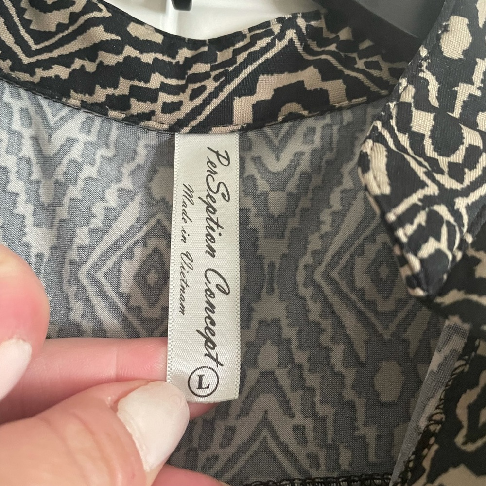 Cute women’s tank blouse 🔥 - Picture 2 of 4